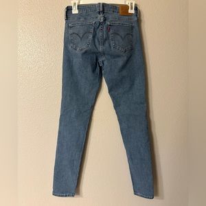 Levi’s 711 skinny jeans